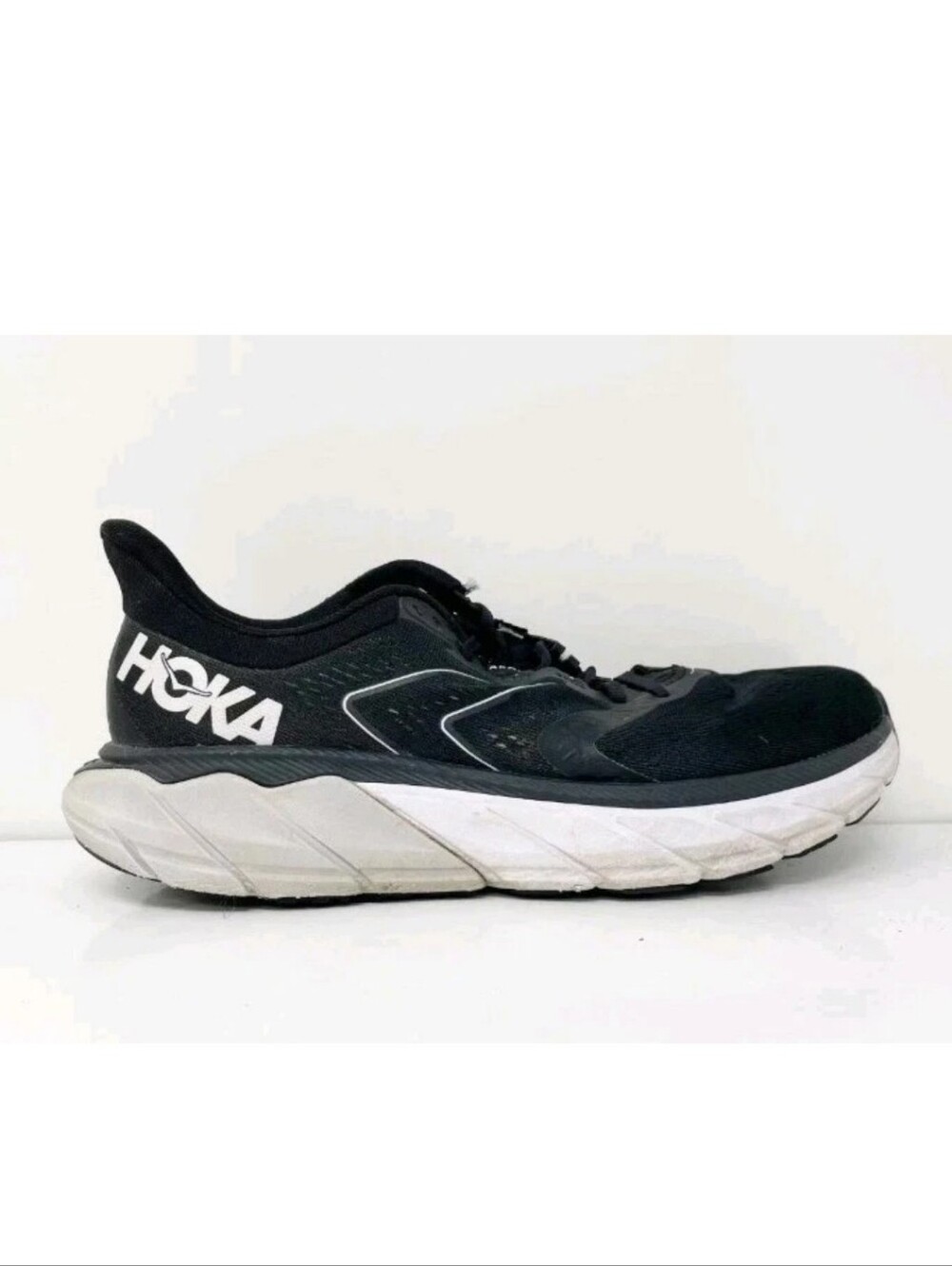Hoka One One Womens Arahi 5 1115012 BWHT Black Running Shoes Sneakers Mesh 7.5